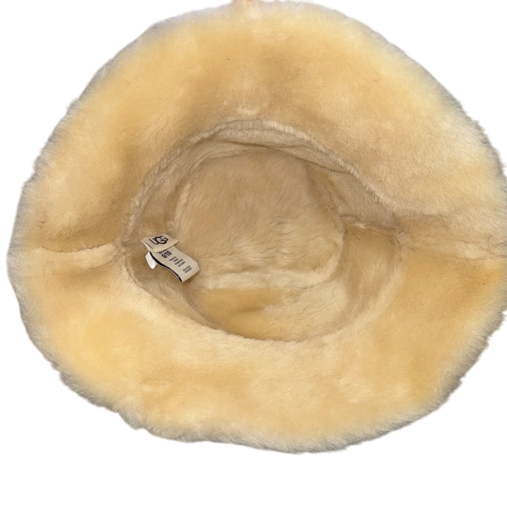 UGG Genuine Shearling & Sheepskin Bucket Hat Girls - Picture 4 of 6